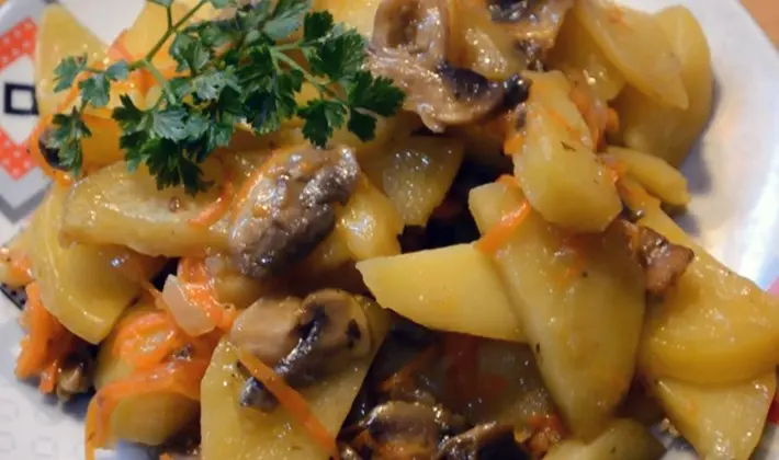 Potatoes with champignons in the oven: popular recipes