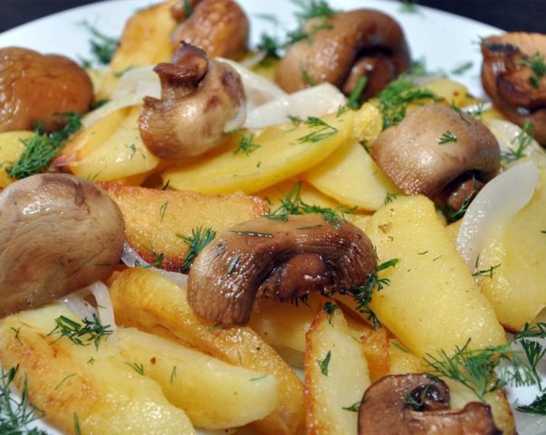 Potatoes with porcini mushrooms in the oven: cooking recipes