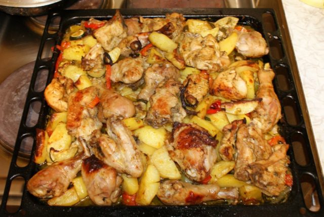 Potatoes with porcini mushrooms in the oven: cooking recipes