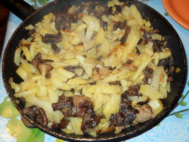 Potatoes with russula in a pan: how to fry, recipes