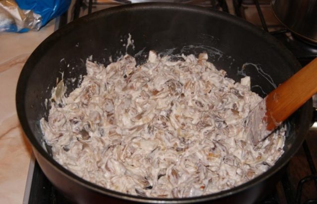 Potatoes with russula in a pan: how to fry, recipes