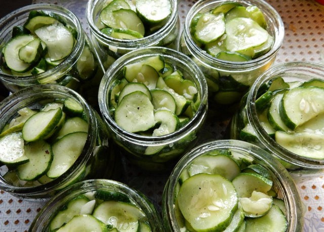 Preparations from zucchini, cucumbers and tomatoes for the winter: recipes for canning salads