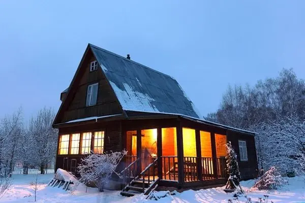 Preparing the dacha for winter: work on the garden plot, warming the summer frame country house for living in the cold