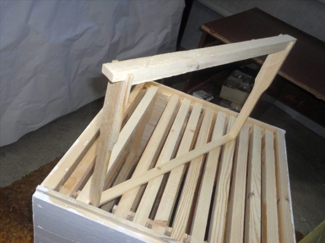 Production of frames for beehives