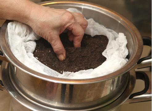 Proper soil preparation for tomato seedlings