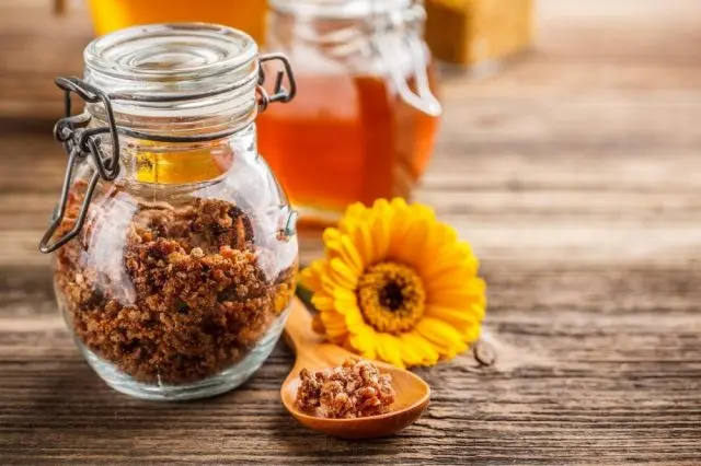 Propolis tincture for cough and other recipes