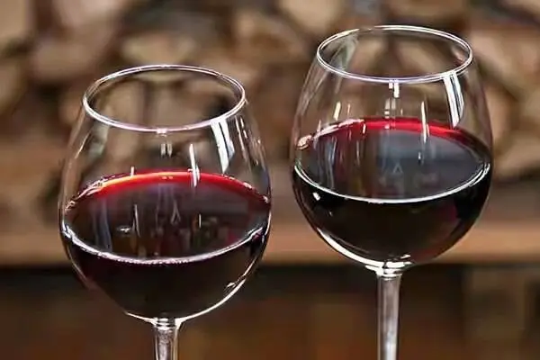 Prune wine at home: a simple recipe