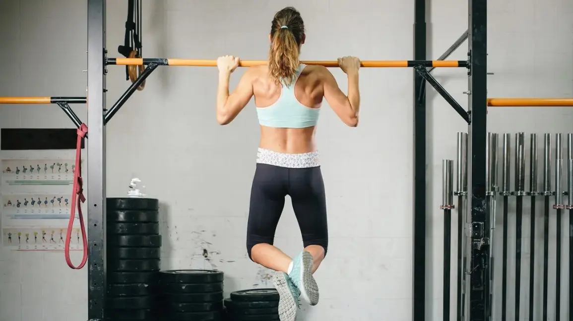 Pull-ups &#8211; rules of exercising, effects, strengthening the muscles of the back and shoulders