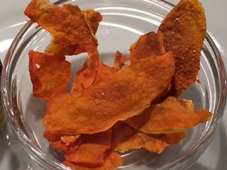 Pumpkin chips in the oven, in the dryer, in the microwave