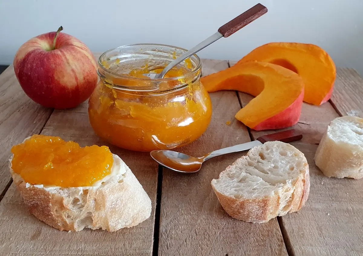 Pumpkin jam with apples: recipes for pumpkin-apple treats for the winter