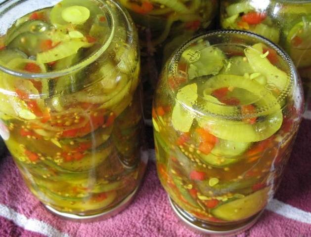 Quick green tomato salad with garlic