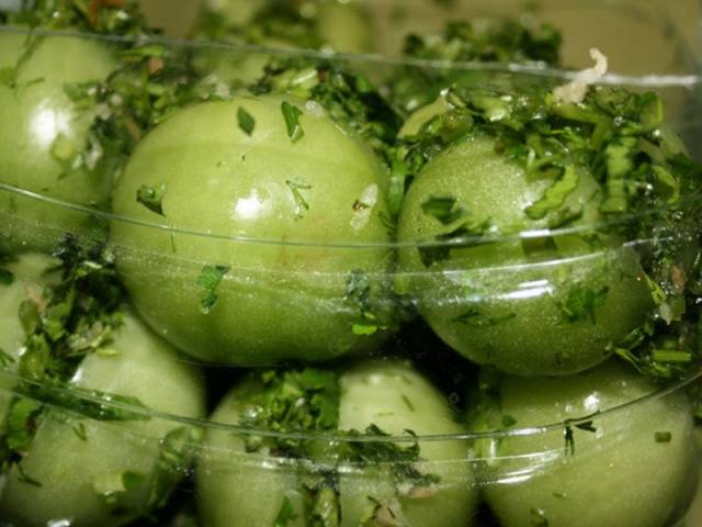 Quick Pickled Green Tomatoes