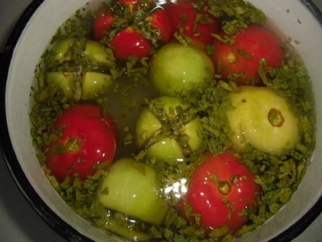 Quick Pickled Green Tomatoes