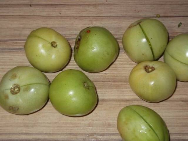 Quick Pickled Green Tomatoes