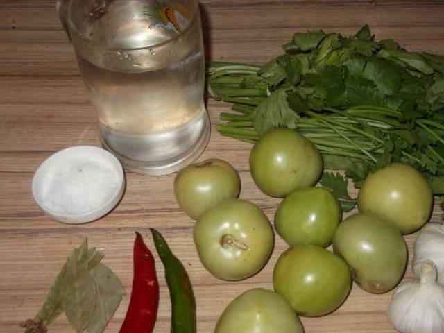 Quick Pickled Green Tomatoes