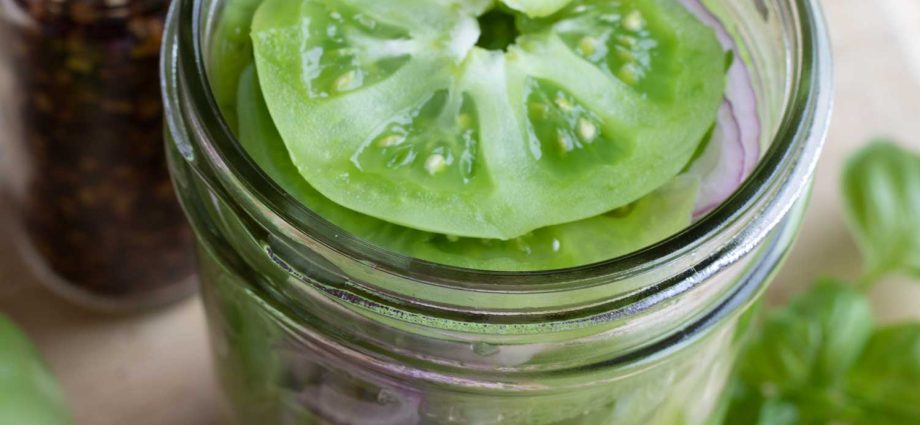 Quick Pickled Green Tomatoes