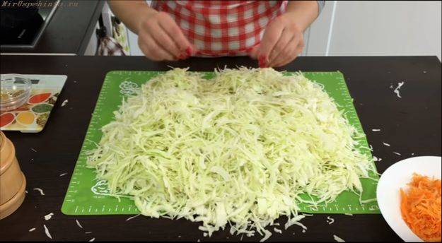 Quick pickling cabbage