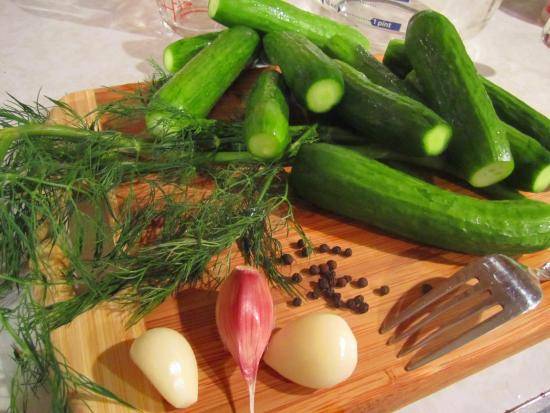 Quick recipe for lightly salted cucumbers in a bag