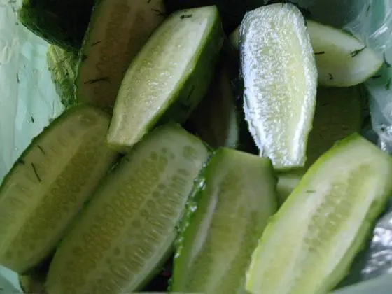 Quick recipe for lightly salted cucumbers in a bag