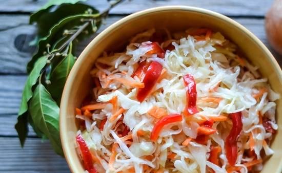 Quick recipe for pickled cabbage with bell pepper