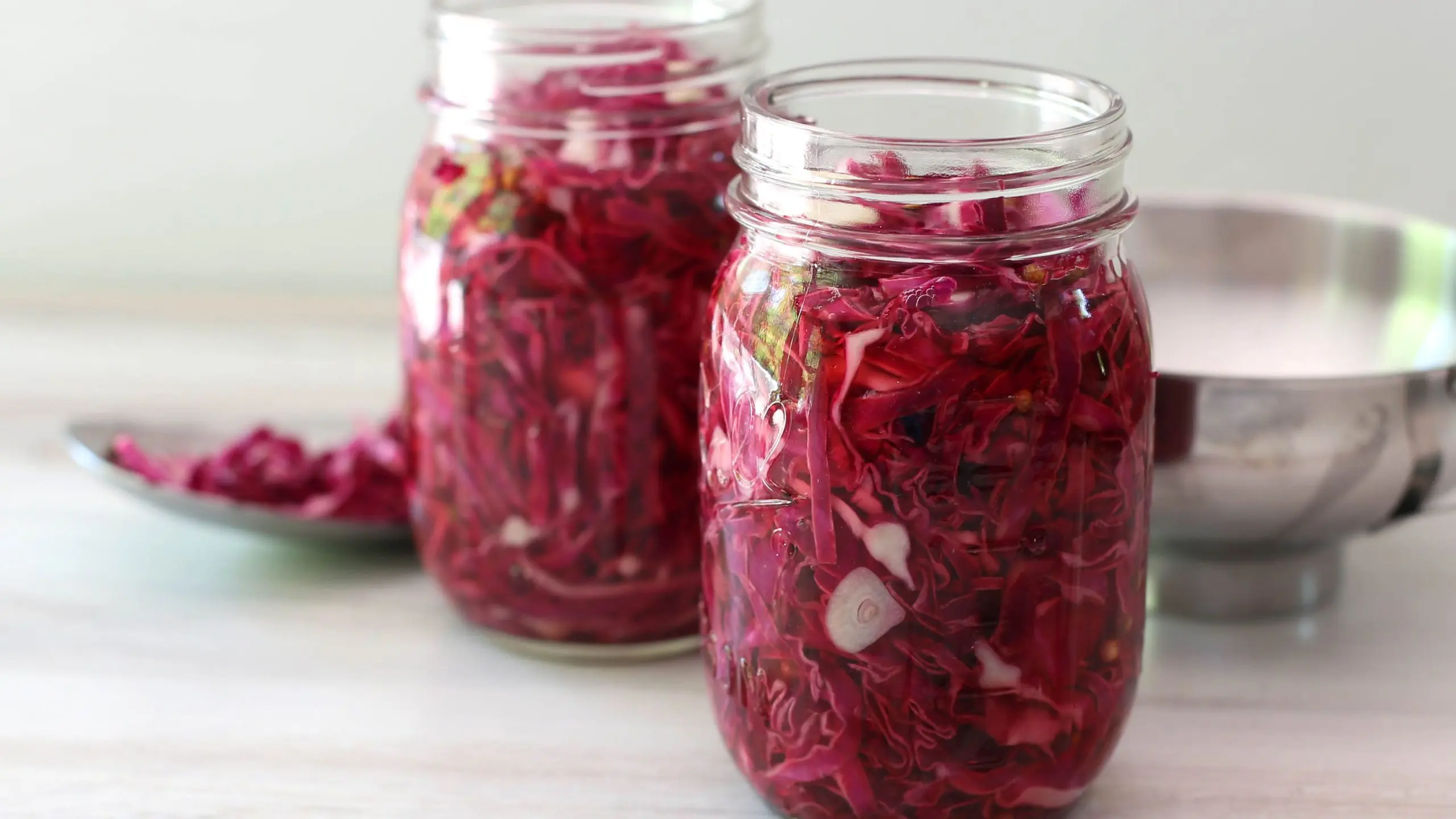 Quick recipe for pickled cabbage with bell pepper