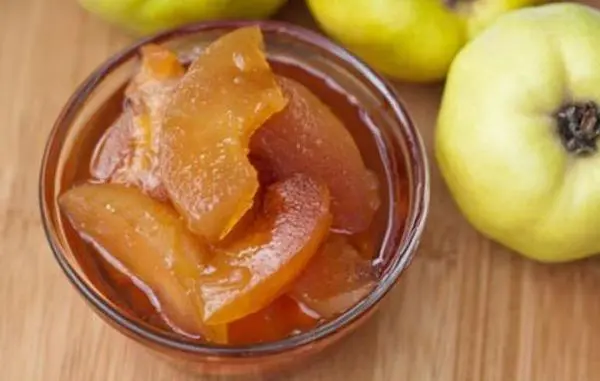 Quince jam: the benefits of quince treats, a classic recipe, with apples, through a meat grinder, with oranges