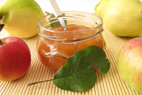 Quince jam: the benefits of quince treats, a classic recipe, with apples, through a meat grinder, with oranges