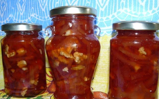 Quince jam with nuts and lemon