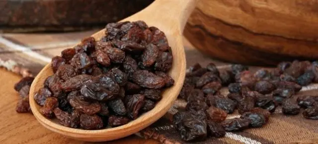 Raisin wine at home: a simple recipe