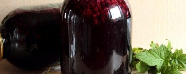 Raspberry and currant compote (red, black): recipes for the winter and for every day