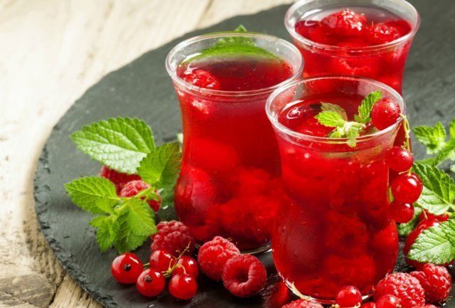 Raspberry and currant compote (red, black): recipes for the winter and for every day