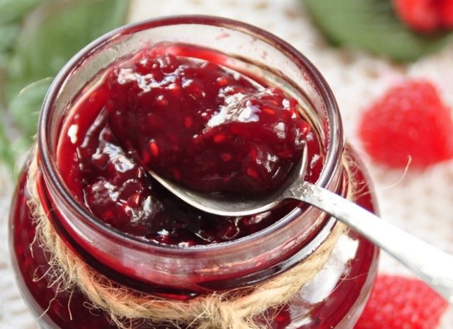 Raspberry jam: health benefits and harms