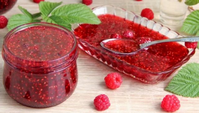 Raspberry jam with fever and colds: does it help, what is useful