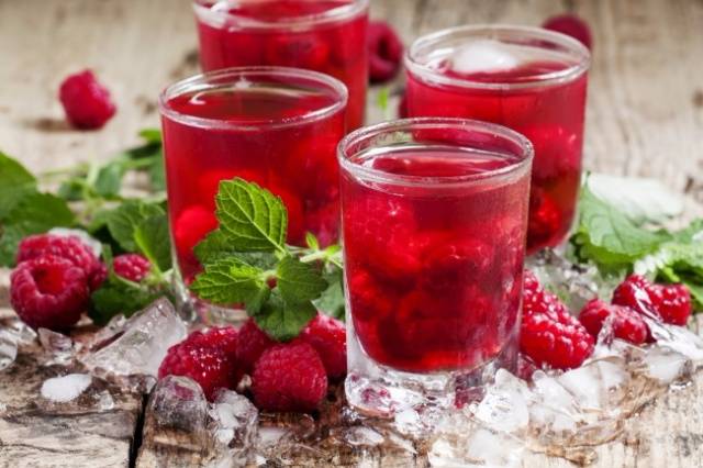 Raspberry wine at home: recipe