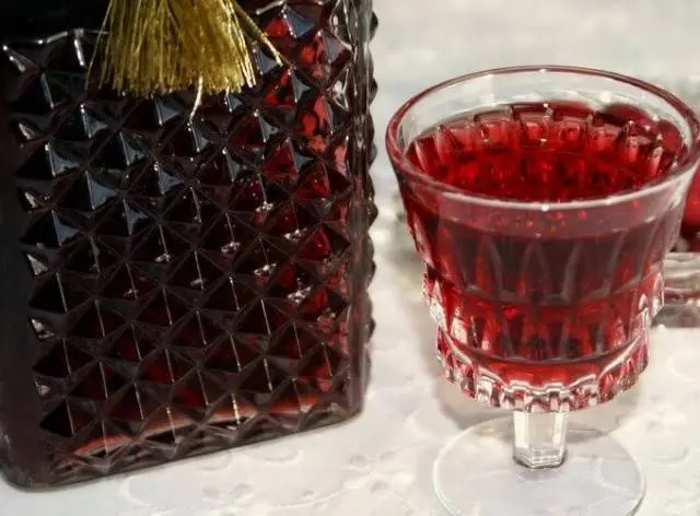 Raspberry wine at home: recipe