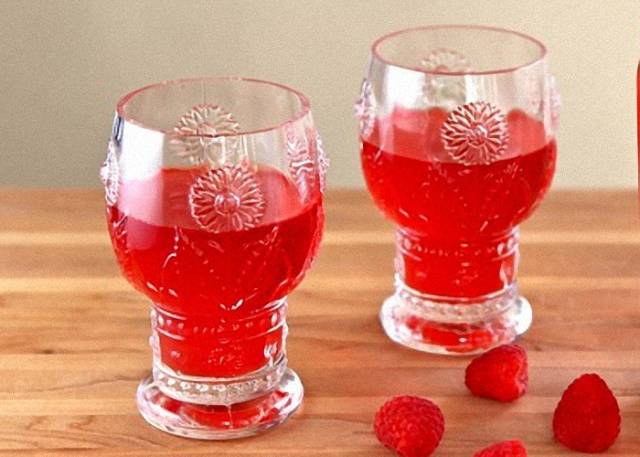 Raspberry wine at home: recipe