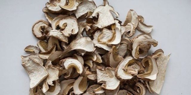 Raw and dried chanterelles from parasites: recipes, use