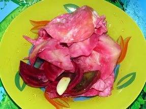 Recipe for cabbage marinated with beets and carrots