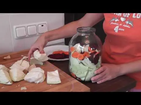 Recipe for cabbage marinated with beets and carrots