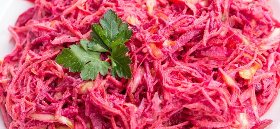 Recipe for cabbage marinated with beets and carrots