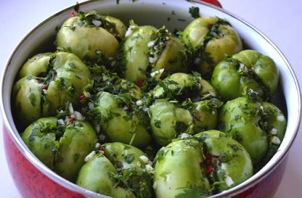 Recipe for green tomatoes with garlic for the winter