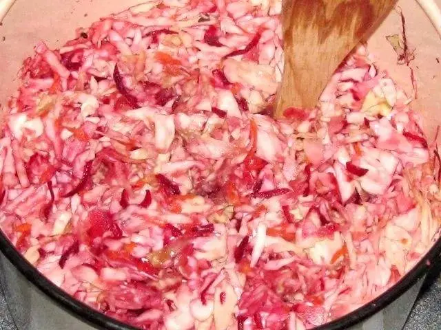 Recipe for Pickled Cabbage with Beets and Garlic