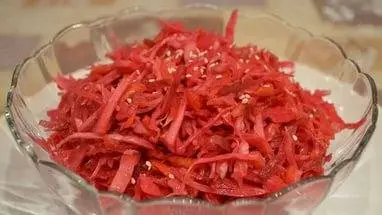 Recipe for Pickled Cabbage with Beets and Garlic