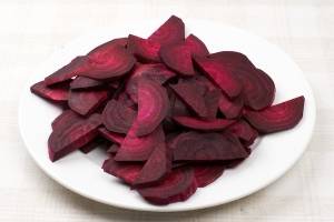 Recipe for Pickled Cabbage with Beets and Garlic