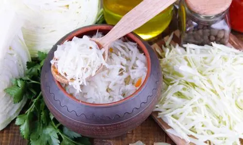 Recipe for pickled cabbage with honey and horseradish