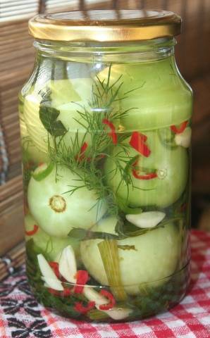 Recipe for Pickled Green Tomatoes with Garlic and Herbs