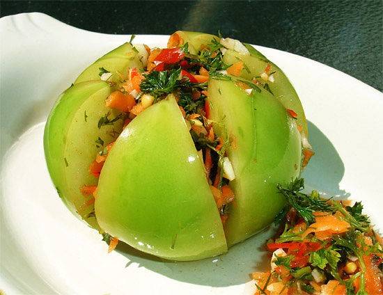 Recipe for Pickled Green Tomatoes with Garlic and Herbs