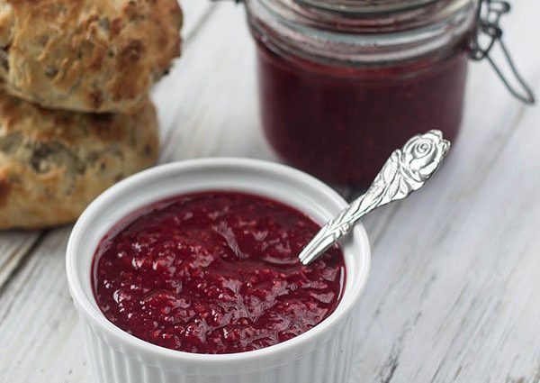 Recipe for raspberry jam for the winter &#8220;Five Minute&#8221; and raspberry desserts in a slow cooker, without cooking