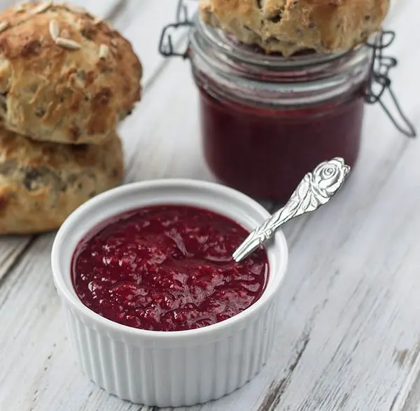 Recipe for raspberry jam for the winter &#8220;Five Minute&#8221; and raspberry desserts in a slow cooker, without cooking