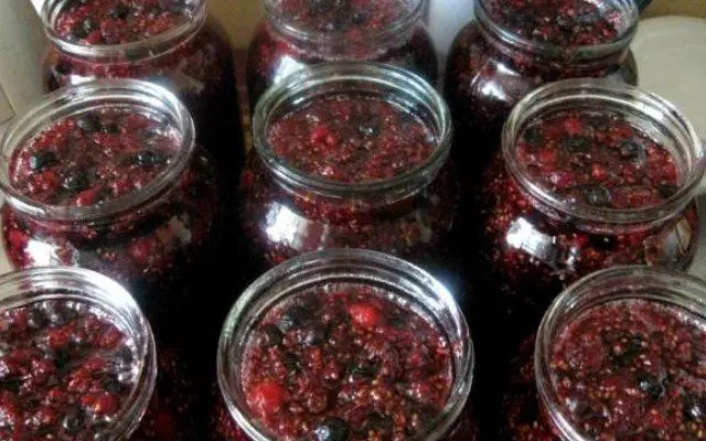 Recipe for raspberry jam with blackcurrant